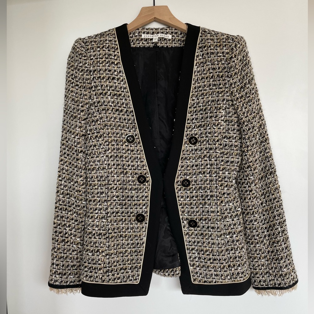Gorgeous Veronica Beard collarless tweed blazer